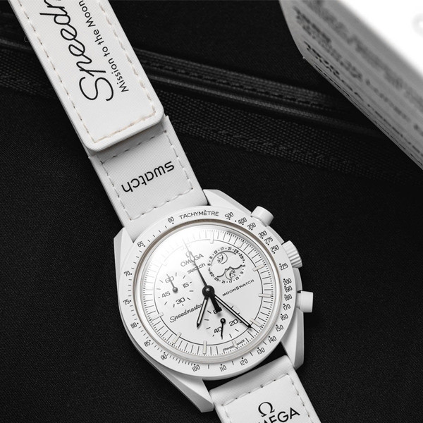 ساعت امگا سواچ مدل Omega x Swatch Mission To Moonphase Snoopy