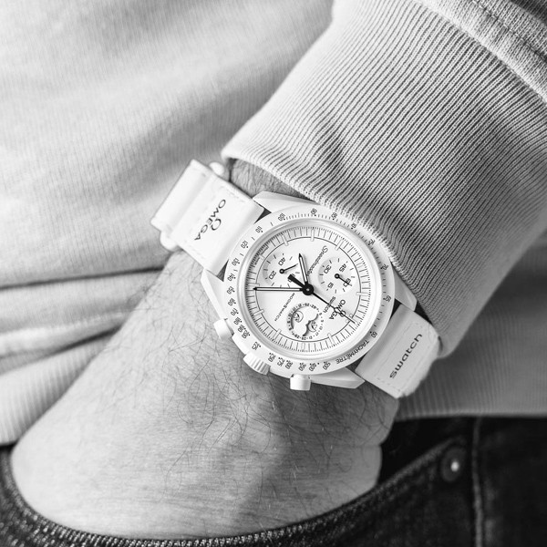 ساعت امگا سواچ مدل Omega x Swatch Mission To Moonphase Snoopy